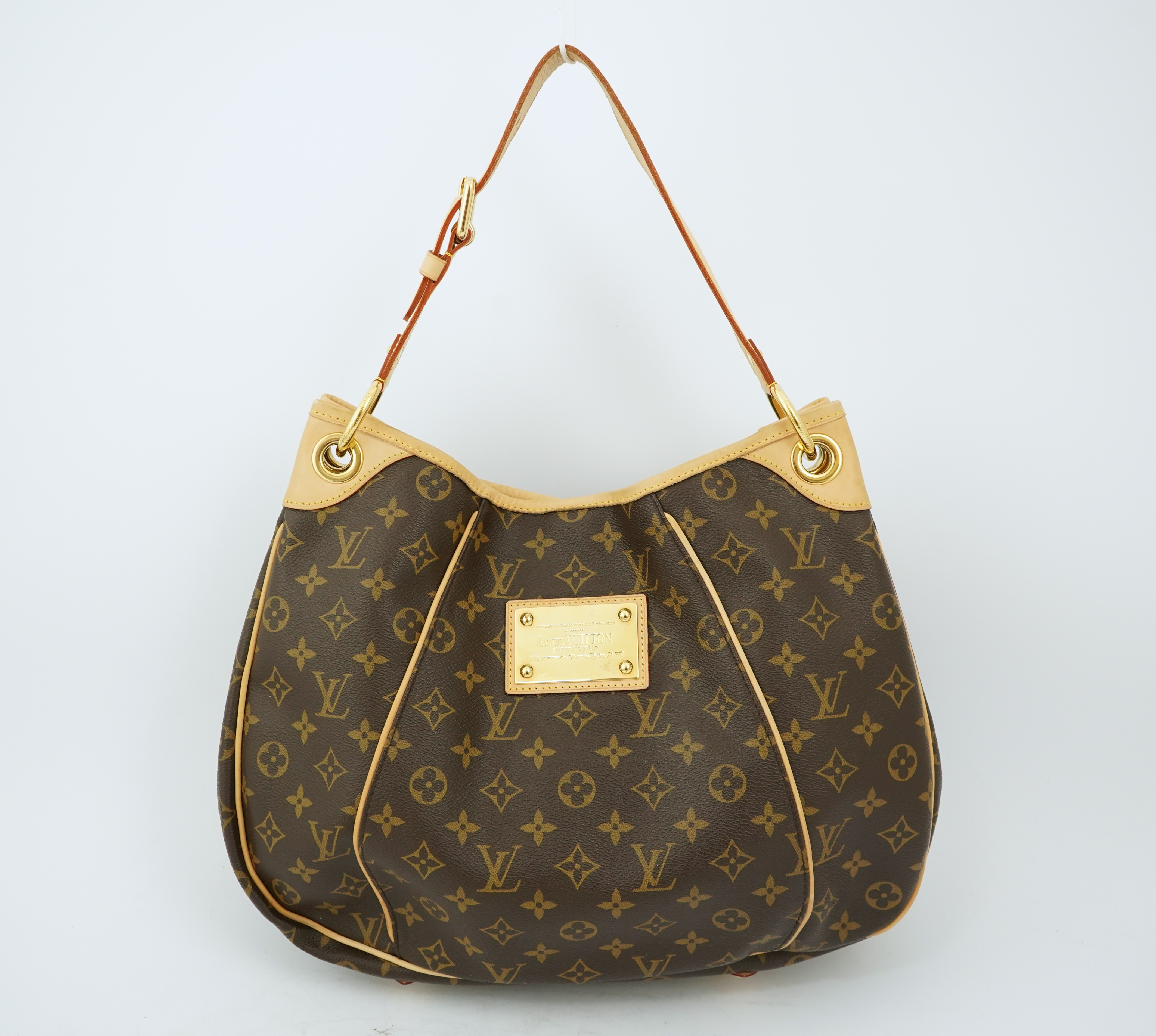 A Louis Vuitton brown monogram canvas with natural cowhide trim and gold-toned hardware